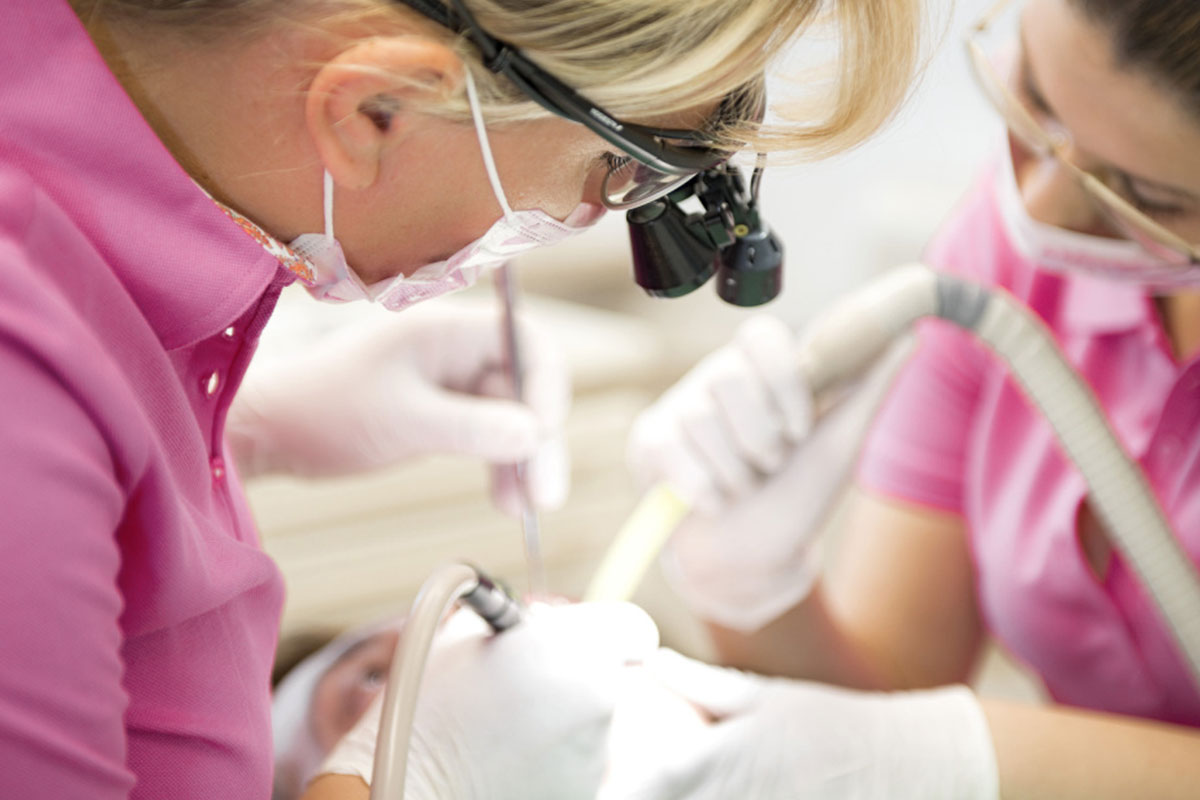 Mikroskopische Endodontologie / Endodontie / Wurzelbehandlung
 | Dr. med. dent. Jeannette Vaje - praxis für zahnheilkunde am ammersee - www.zahnheilkunde-am-ammersee.de