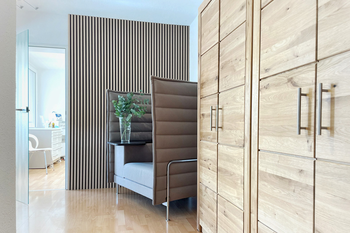 Gang und Wartebereich | Dr. med. dent. Jeannette Vaje - praxis für zahnheilkunde am ammersee - www.zahnheilkunde-am-ammersee.de